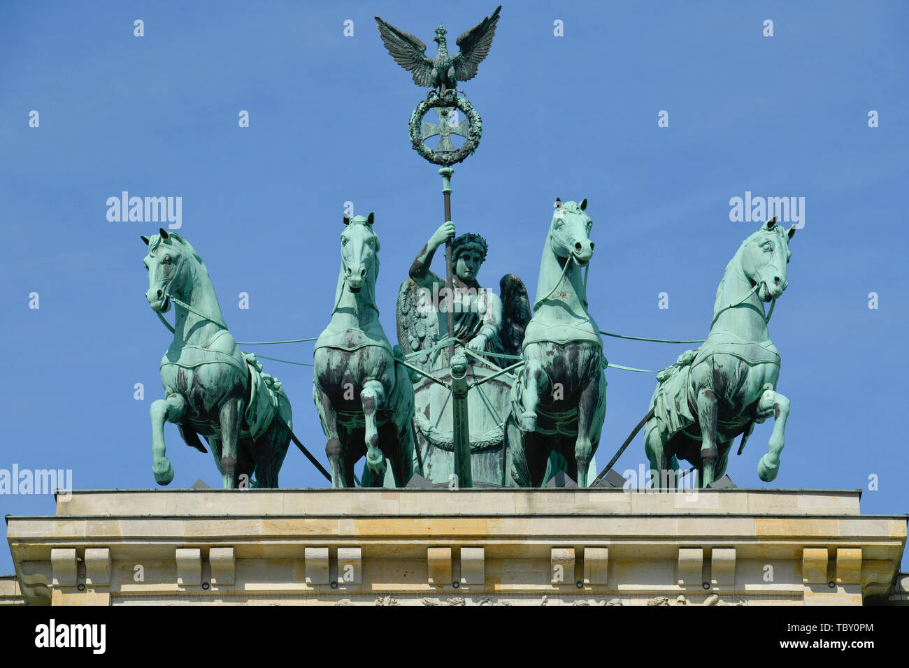 Quadriga, la Porta di Brandeburgo, Paris Place, medio, Berlino, Germania, Brandenburger Tor, Pariser Platz, Mitte, Deutschland Foto Stock