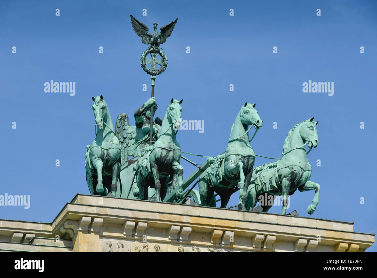 Quadriga, la Porta di Brandeburgo, Paris Place, medio, Berlino, Germania, Brandenburger Tor, Pariser Platz, Mitte, Deutschland Foto Stock