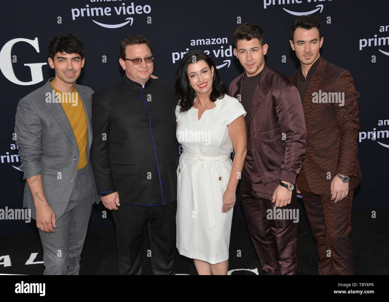 Los Angeles, Stati Uniti d'America. 04 Giugno, 2019. Joe Jonas, Paul Kevin Jonas Sr, Denise Miller-Jonas, Nick Jonas e Kevin Jonas 116 arriva alla premiere di perfezione del Amazon Video a caccia di felicità al Regency Bruin Theatre su Giugno 03, 2019 a Los Angeles, California. Credito: Tsuni/USA/Alamy Live News Foto Stock