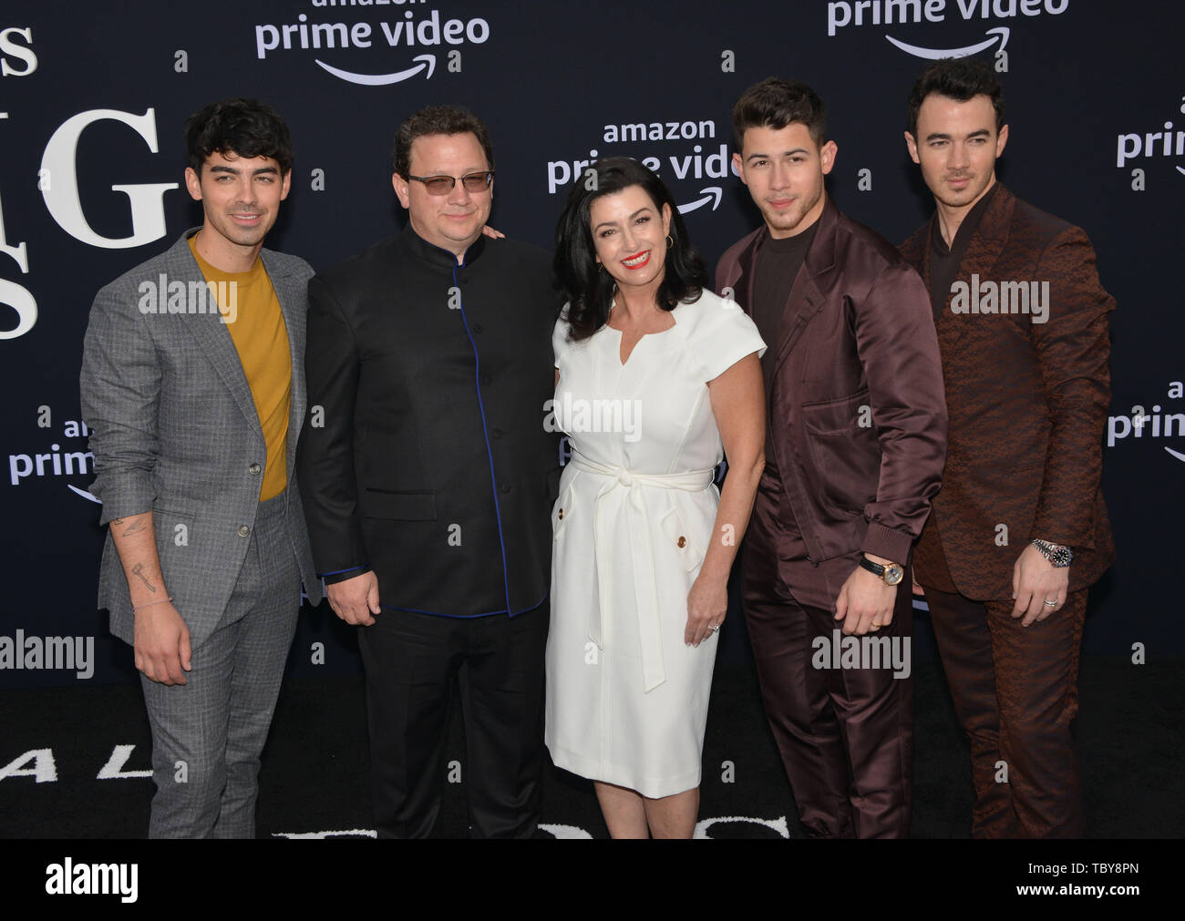 Los Angeles, Stati Uniti d'America. 04 Giugno, 2019. Joe Jonas, Paul Kevin Jonas Sr, Denise Miller-Jonas, Nick Jonas e Kevin Jonas 117 arriva alla premiere di perfezione del Amazon Video a caccia di felicità al Regency Bruin Theatre su Giugno 03, 2019 a Los Angeles, California. Credito: Tsuni/USA/Alamy Live News Foto Stock