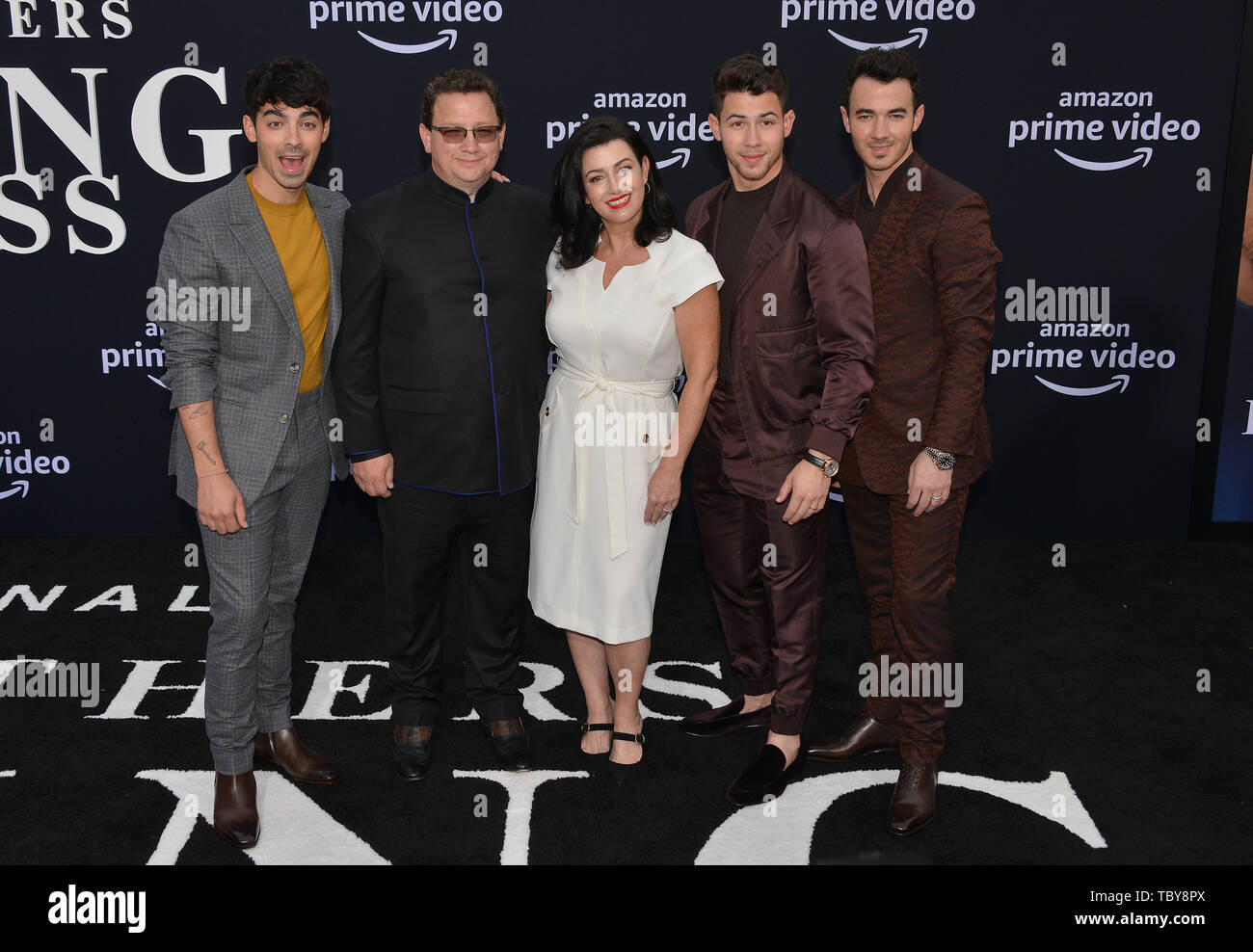 Los Angeles, Stati Uniti d'America. 04 Giugno, 2019. Joe Jonas, Paul Kevin Jonas Sr, Denise Miller-Jonas, Nick Jonas e Kevin Jonas 119 arriva alla premiere di perfezione del Amazon Video a caccia di felicità al Regency Bruin Theatre su Giugno 03, 2019 a Los Angeles, California. Credito: Tsuni/USA/Alamy Live News Foto Stock