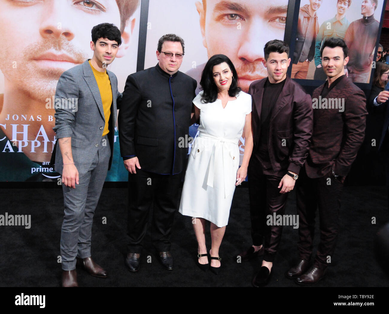 Los Angeles, California, STATI UNITI D'AMERICA del 3 giugno 2019 cantante Joe Jonas, padre Paolo Kevin Jonas Suor, madre Denise Miller Jonas, cantante Nick Jonas e cantante Kevin Jonas dei Jonas Brothers frequentare la Premiere mondiale di Jonas Brothers a caccia di felicità su Giugno 3, 2019 al Regency Bruin Theatre di Los Angeles, California, USA. Foto di Barry re/Alamy Live News Foto Stock