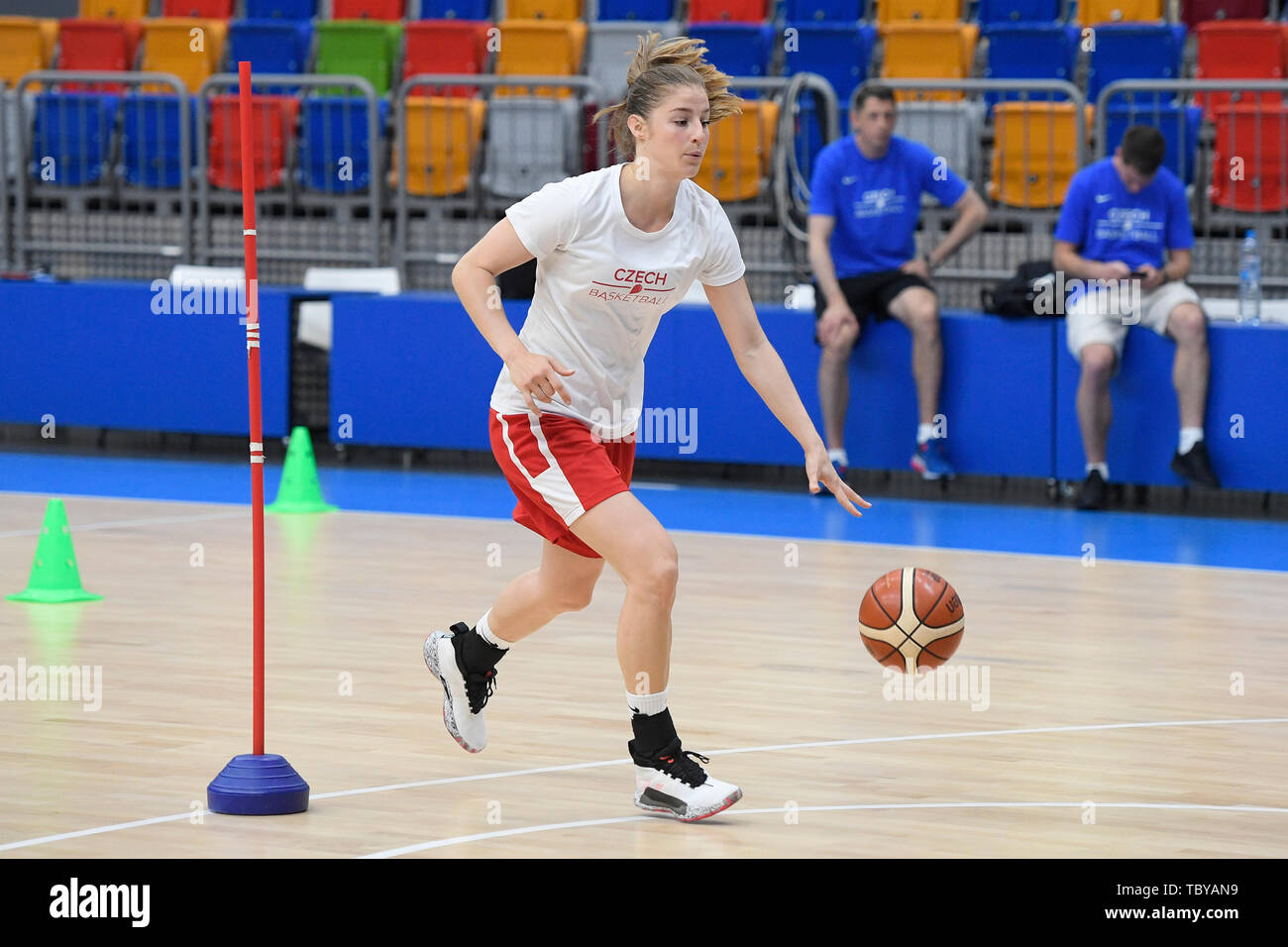 Karolina Elhotova della Repubblica ceca national basketball team partecipa a una sessione di formazione tecnica per il Campionato Europeo (FIBA donna EuroBasket 2019), il 4 giugno 2019, a Praga, Repubblica Ceca. (CTK foto/Ondrej Deml) Foto Stock