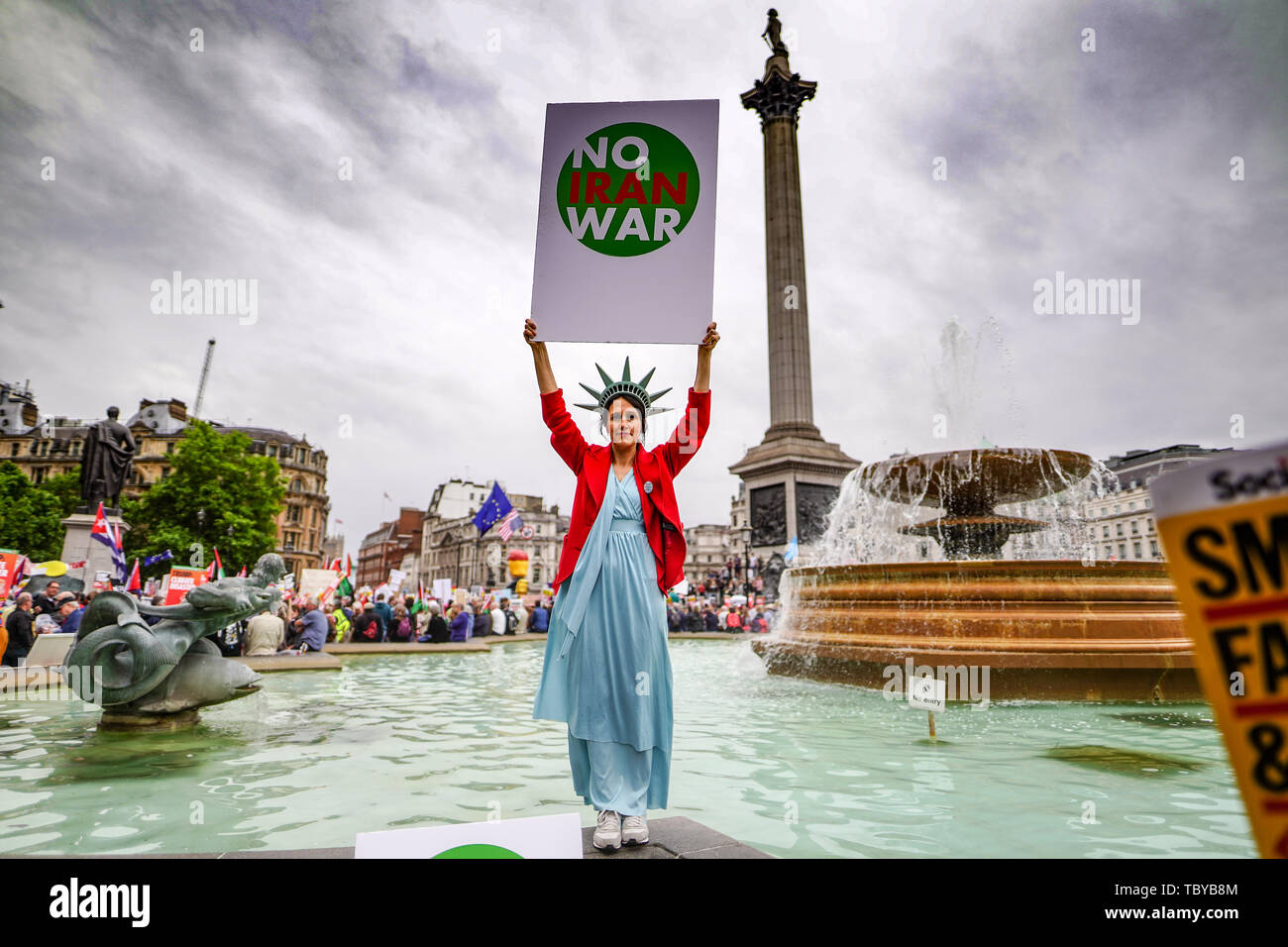 Donna vestito femminile come la Statua della Libertà pubblicità Liberty  servizio fiscale, Upstate New York, Stati Uniti d'America Foto stock - Alamy