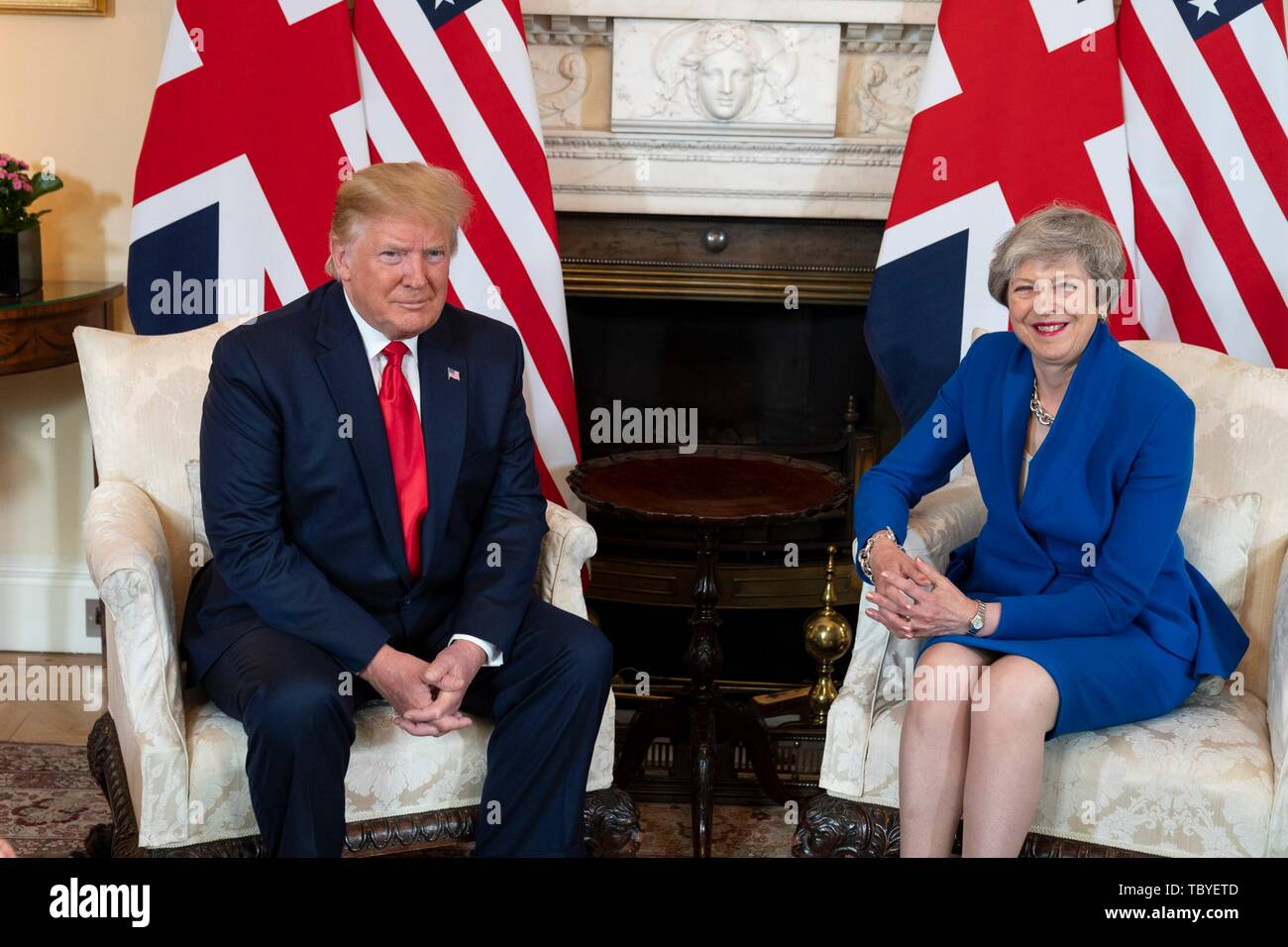 Londra, Regno Unito. 04 Giugno, 2019. U.S presidente Donald Trump soddisfa in uscita con il Primo Ministro britannico Theresa Maggio al n. 10 Downing Street Giugno 4, 2019 a Londra, Inghilterra. Credito: Planetpix/Alamy Live News Foto Stock