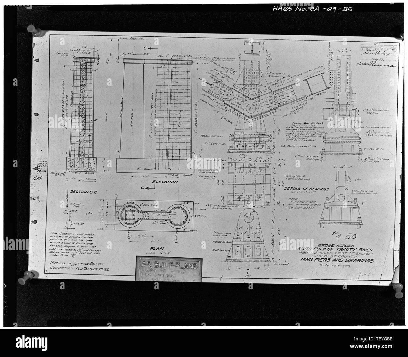 Pilastri principali e cuscinetti, 22 maggio 1929. Forcella sud Trinity River Bridge, Statale 299 spanning sud Forcella Trinity River, Salyer, Trinity County, CA Foto Stock