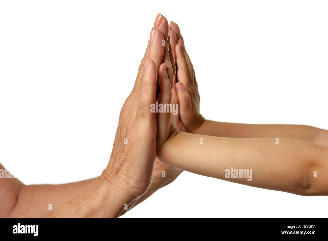 Nonne mani con bambina mani isolati su sfondo bianco Foto Stock