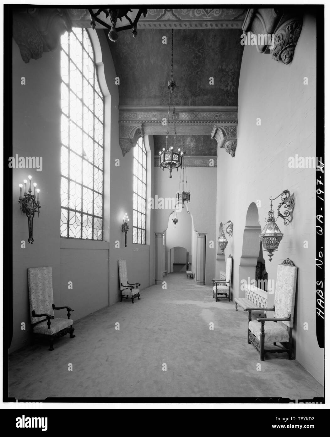 Un bar soppalcato, guardando ad ovest. Vista dal davanti della colonna visto in WA19720. (Agosto 1991) una vista della sala del mezzanino, guardando ad est, è incluso nelle fotografie storiche. Il Fox Theatre, Settima Avenue e modo di oliva, Seattle, King County, WA Ford, Sherwood Demier Maul, David, trasmettitore Foto Stock