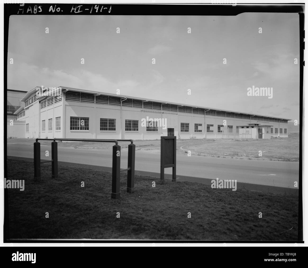 Mike Saunders, fotografo Ottobre 1991 VISTA FRONTSIDE dell'edificio n. 79E RIVOLTA VERSO OVEST. Stati Uniti Base Navale, Pearl Harbor, veicolo da combattimento Shop, angolo di Lexington Boulevard e Liscome Street, perla città e contea di Honolulu, HI Foto Stock