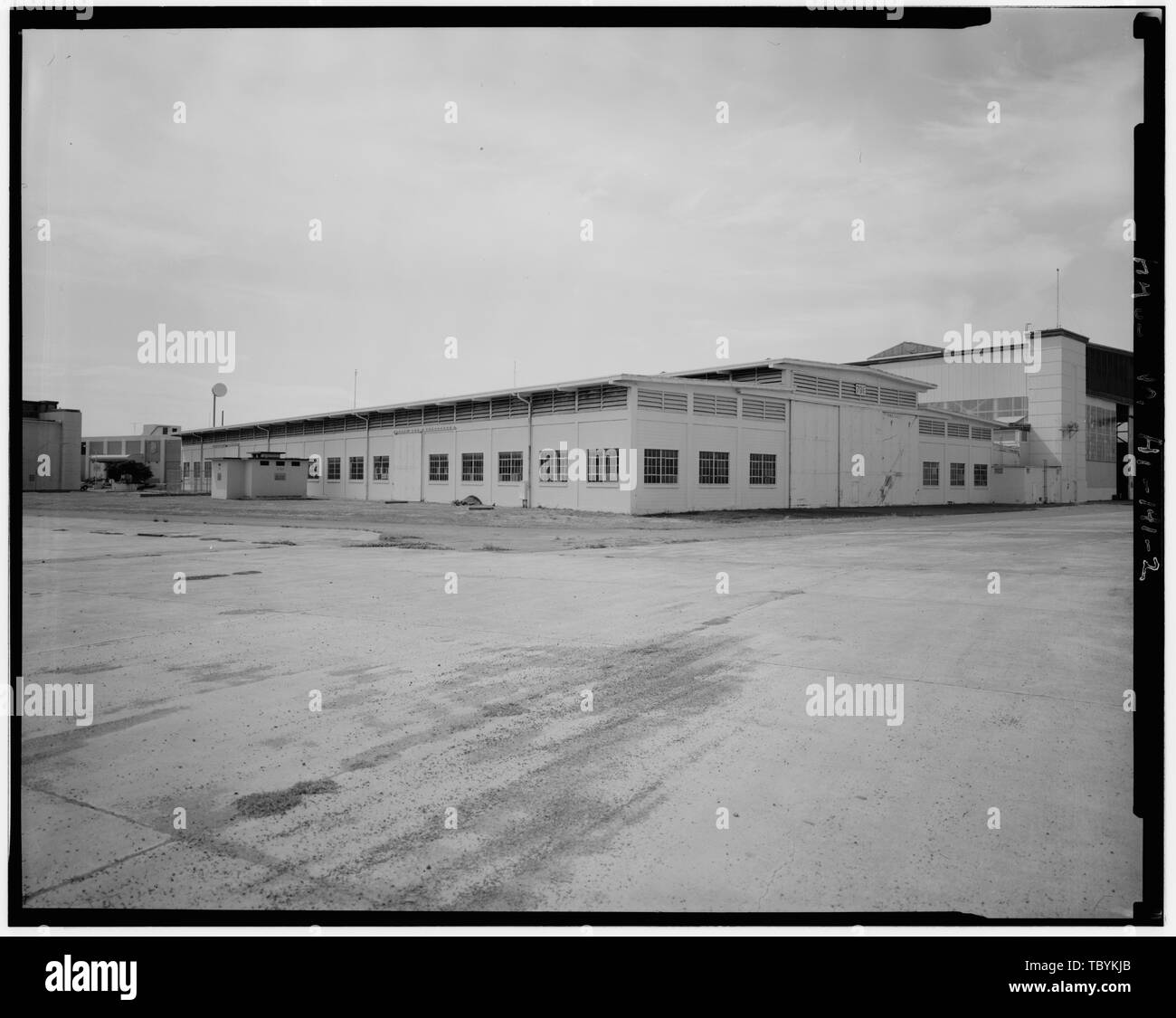 Mike Saunders, fotografo Ottobre 1991 SIDEREAR vista dell'edificio n. 79E RIVOLTA VERSO SUD. Stati Uniti Base Navale, Pearl Harbor, veicolo da combattimento Shop, angolo di Lexington Boulevard e Liscome Street, perla città e contea di Honolulu, HI Foto Stock