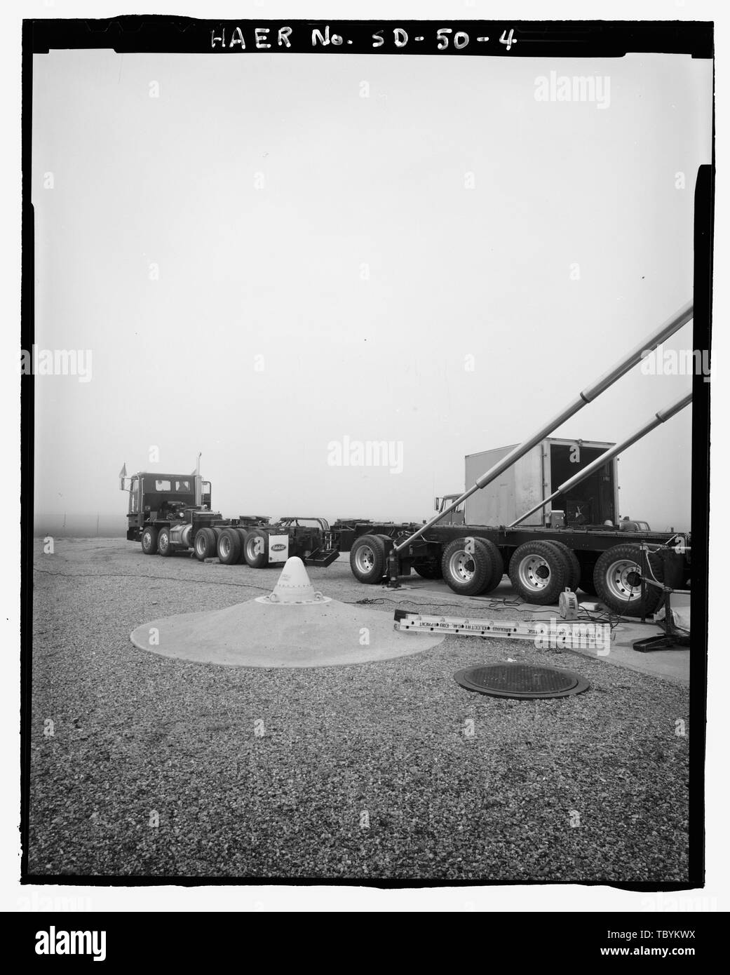 Missile transportererector, erettore completamente esteso, vista dalla parte posteriore sinistra verso oriente Ellsworth Air Force Base, volo Delta, 10 miglia di raggio intorno all'uscita 127 della Interstatale 90, interno, Contea di Jackson, SD Hess, Roise ed azienda contraente WegmanFrench, Lysa trasmettitore Lyon, Robert, fotografo Lauber, John F, storico Foto Stock