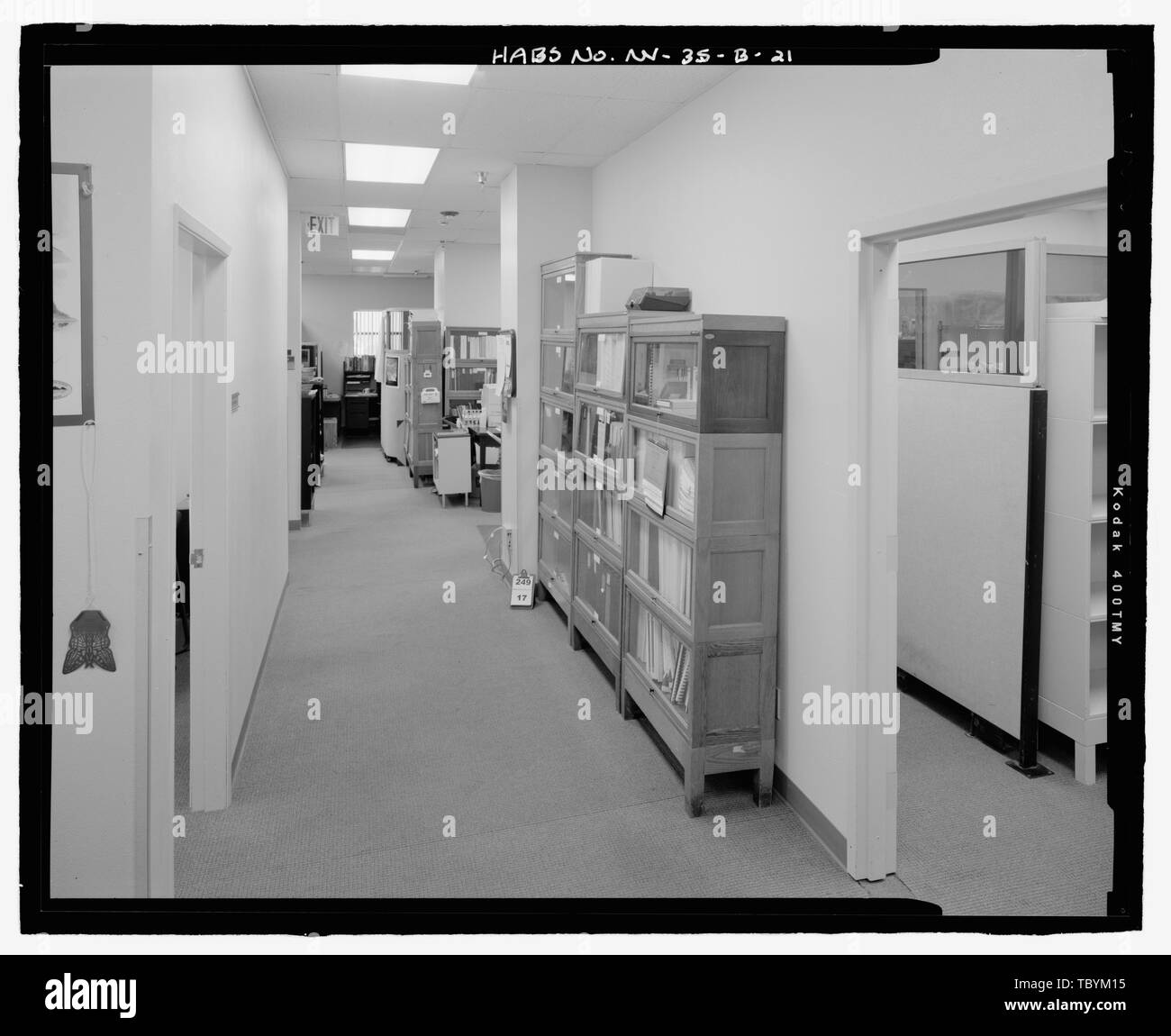 Uffici moderni che ora occupa il rinnovato completamente la macchina area shop (vedere il disegno copia NV35B5) all'angolo sud-est dell'edificio. Bureau of Mines metallurgico di laboratorio di ricerca, Edificio Originale, data Street a nord degli Stati Uniti Autostrada 93, Boulder City, Clark County, NV Foto Stock