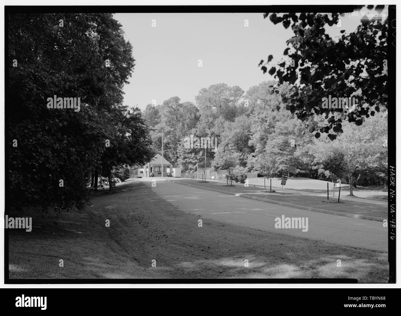 Armi Navali di ingresso in stazione, VISTA GENERALE DAL SUD-EST. Colonial Parkway, Yorktown a Jamestown Island, Yorktown, York County, VA Cramton, Louis C Wilbur, Ray Lyman Hoover, Herbert Taylor, Oliver G Peterson, Charles e Smith, William H Robinson, William T E Ritter Azienda Thomason, C Y J G Attaway Construction Company Wescott, Frank T TEE, Nello D A N Campbell e la società Arundel Corporation P T garrese Sanford e ruscelli, società Roberts pavimentazione Malpass Azienda Azienda edilizia W E Graham e figli Rea azienda edilizia Scott, W H Case Construction Company Triotino e Marrone Meko, J Foto Stock