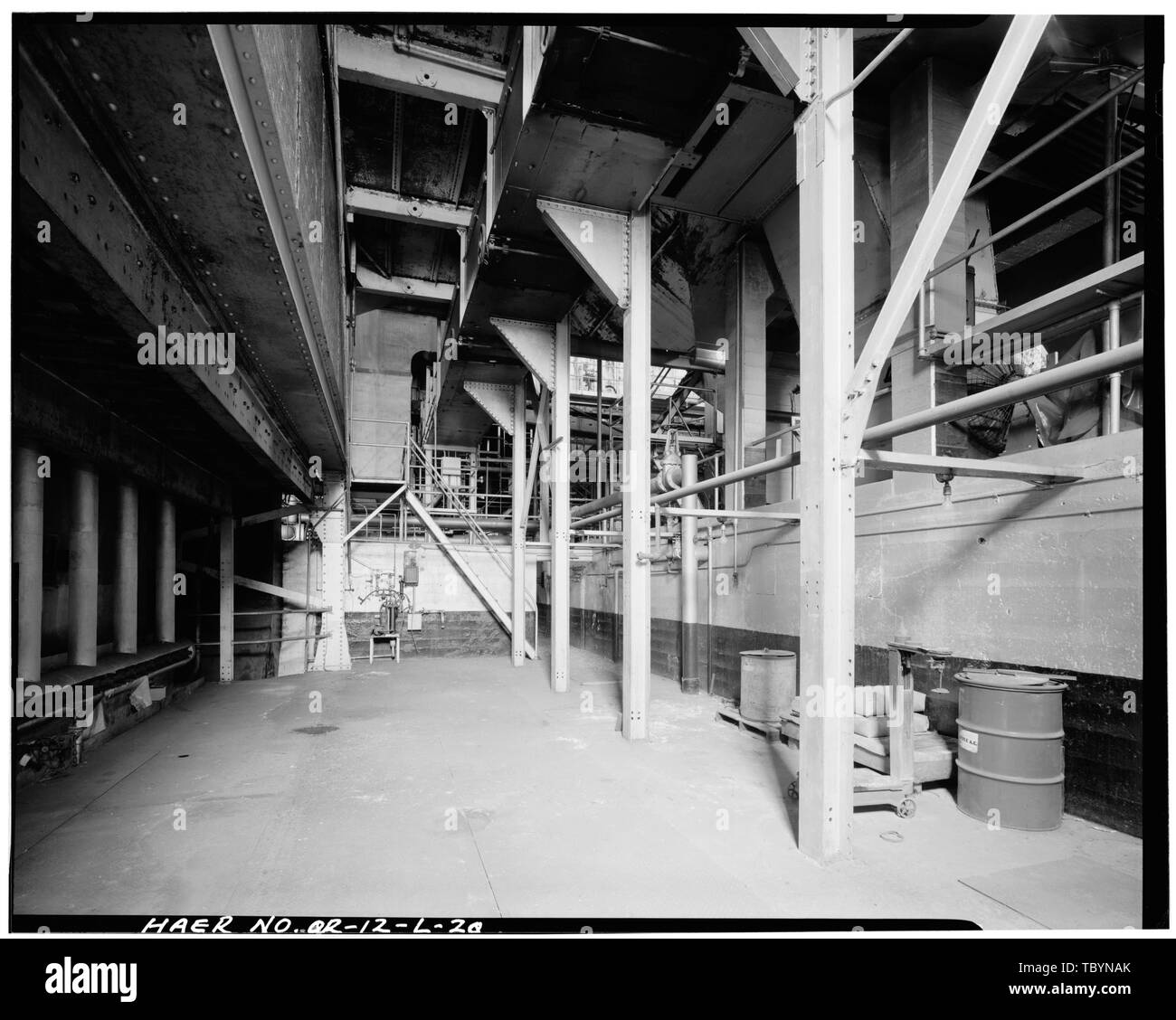 Vicino a caldaia 13, guardando a Nord di Portland General Electric Company, H.P. Sala Caldaie, 1841 Southeast Water Street, Portland, Multnomah County, o Foto Stock