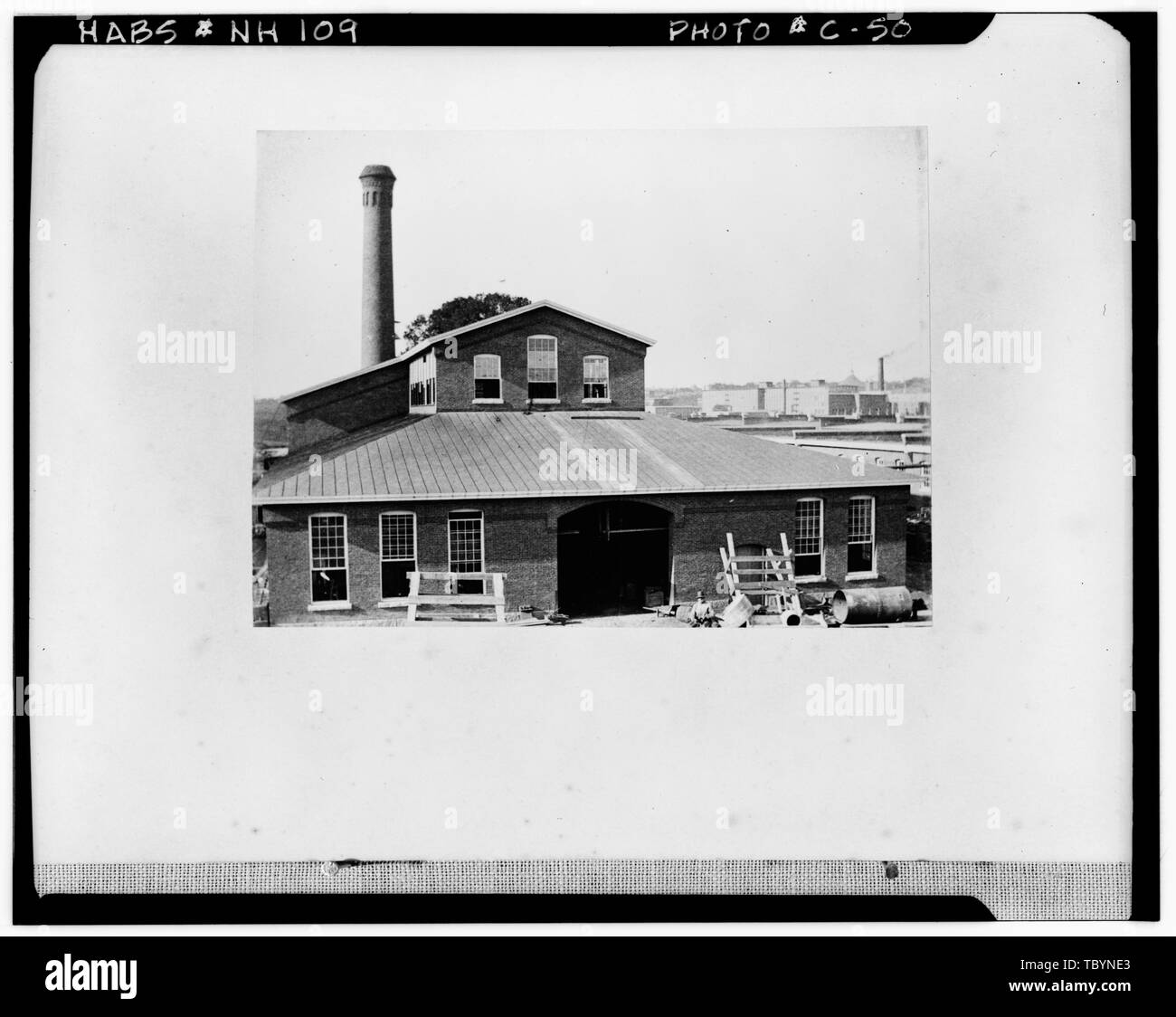 Nuova fonderia, lato ovest del fiume MERRIMACK. Fotocopia della c. 1890 vista guardando a Nord. Dalla collezione del Manchester Historic Association, Manchester, N. H. Amoskeag Millyard, Canal Street, Manchester, contea di Hillsborough, NH Foto Stock