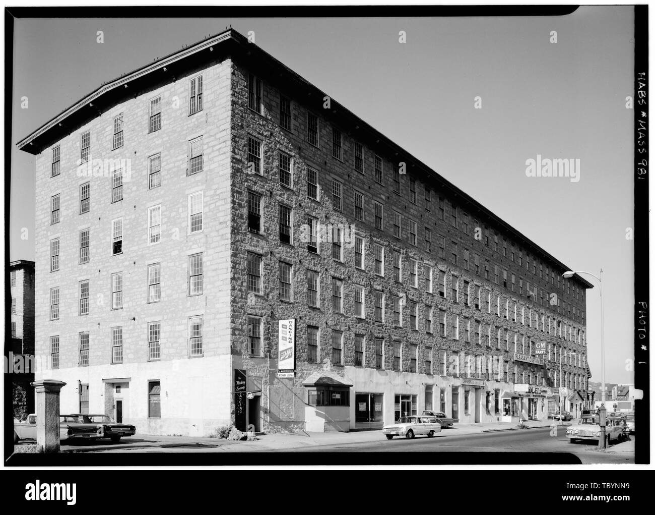 NO. 2 mill, vista guardando verso sud-ovest Unione Mills, piacevole strada e autostrada MI195, Interchange No. 12, Fall River, Bristol County, MA Brown, Giosia Foto Stock