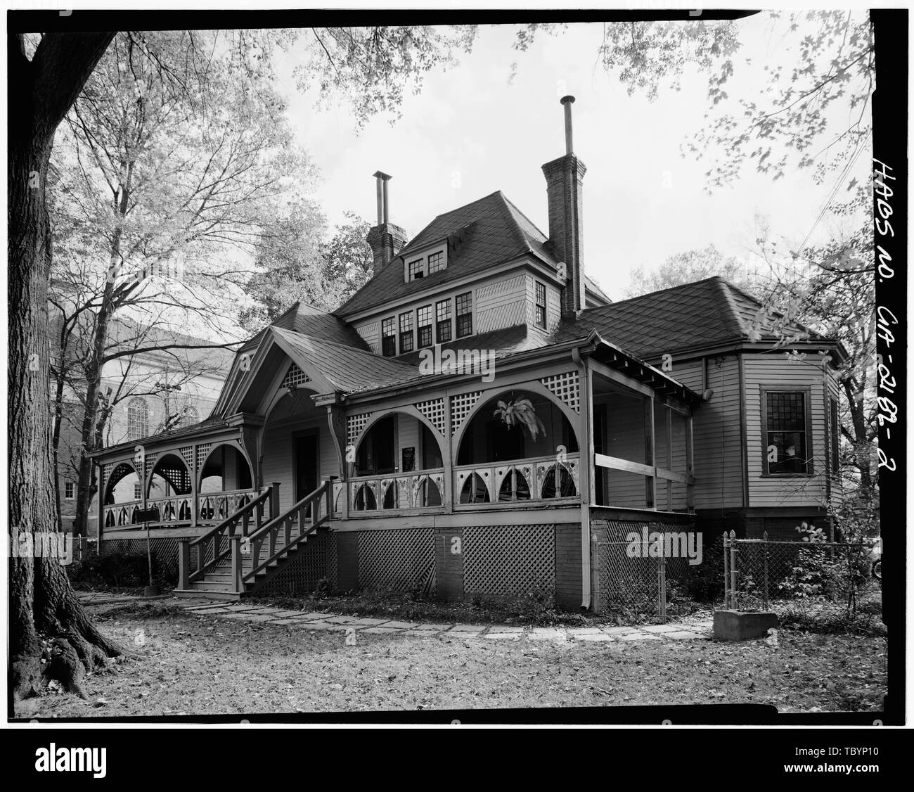 Nord (anteriore) di elevazione e angolo nordoccidentale Joel Chandler Harris House, 1050 Gordon Street, Atlanta, Fulton County, GA Foto Stock
