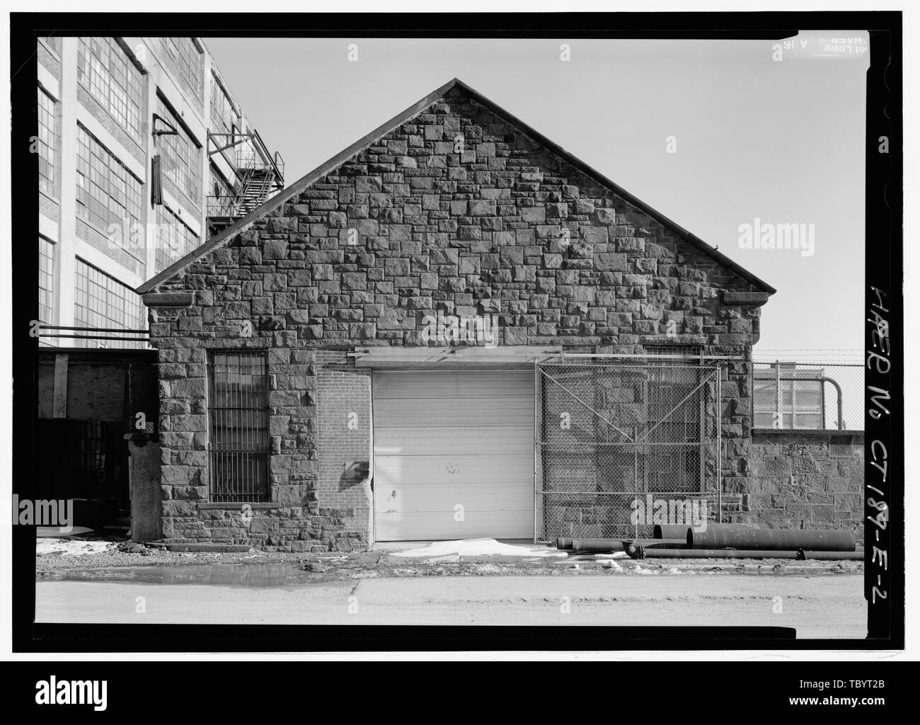 Elevazione del Nord. Colt armi da fuoco Company, Forge Shop, 36150 Huyshope Avenue, 17170 Van Dyke Avenue, 49 Vredendale Avenue, Hartford, Contea di Hartford, CT Foto Stock