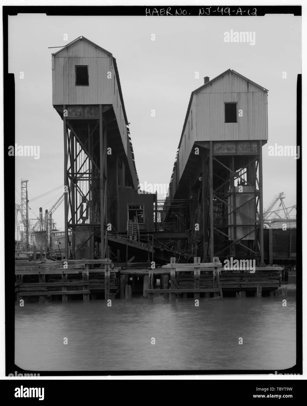 Elevazione del nord del ponte no. 9 strutture di sospensione. Guardando verso sud. Greenville cantiere, Ponte di trasferimento sistema, porto di nuovo YorkNew Jersey, Upper New York Bay, Jersey City, Hudson County, NJ Foto Stock