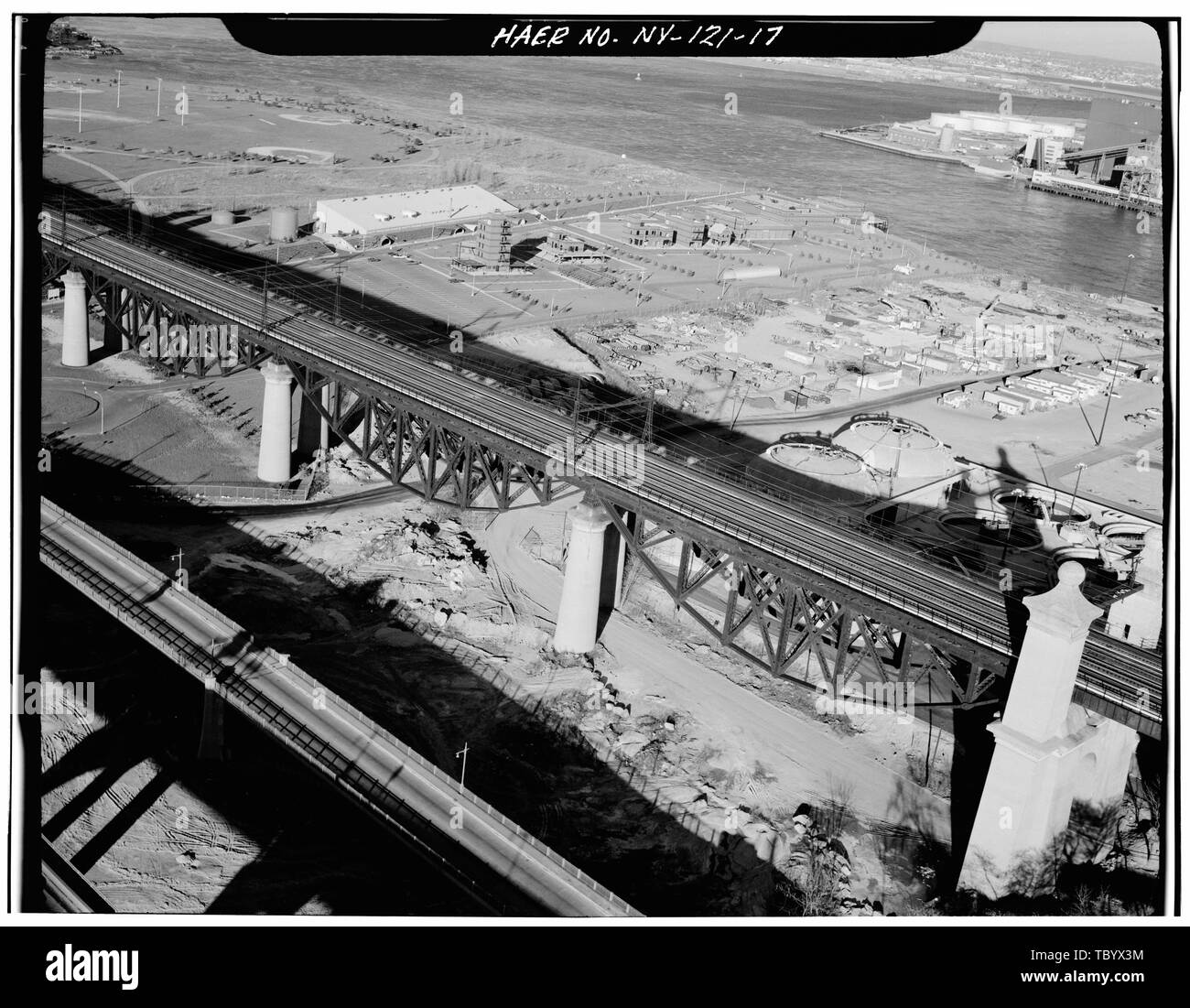 New York Ferrovia di collegamento poco Hell Gate Bridge. Reparti di degenza Island, New York Co., NY. Sec. 4207, MP 8.02. A nord-est del corridoio ferroviario, Amtrak itinerario tra JerseyNew New York e nuovo Stato YorkConnecticut linee, New York New York County, NY Foto Stock