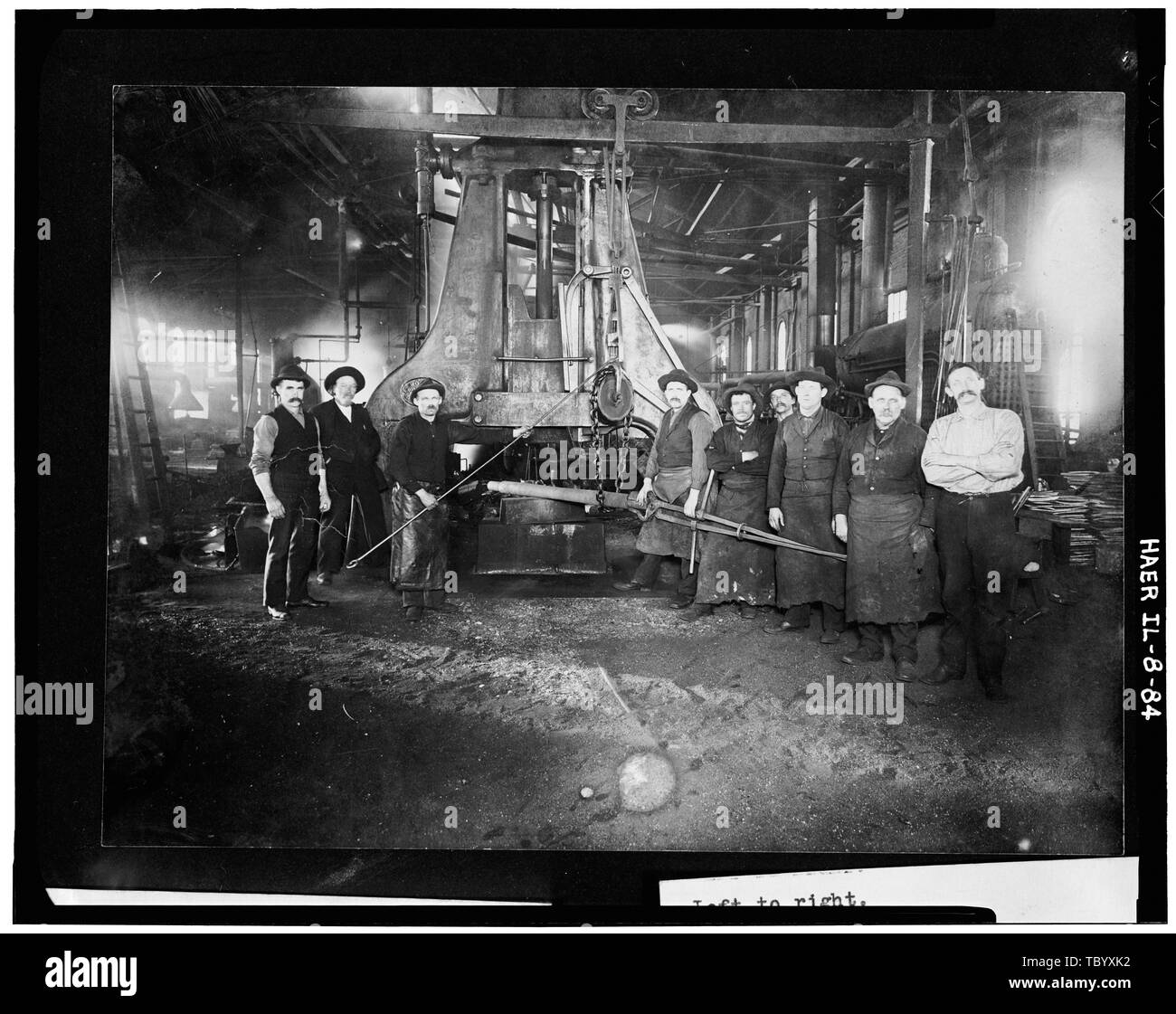 Notte ganglarge forno 1903E133locomotiva negozio di fabbro ferraio. Preso dalla nortwest angolo dell'edificio, l'incudine di questa fucina è ancora visibile Chicago, Burlington e Quincy Railroad, Roundhouse e negozi, Broadway e Spring strade, Aurora, Kane County, IL Foto Stock