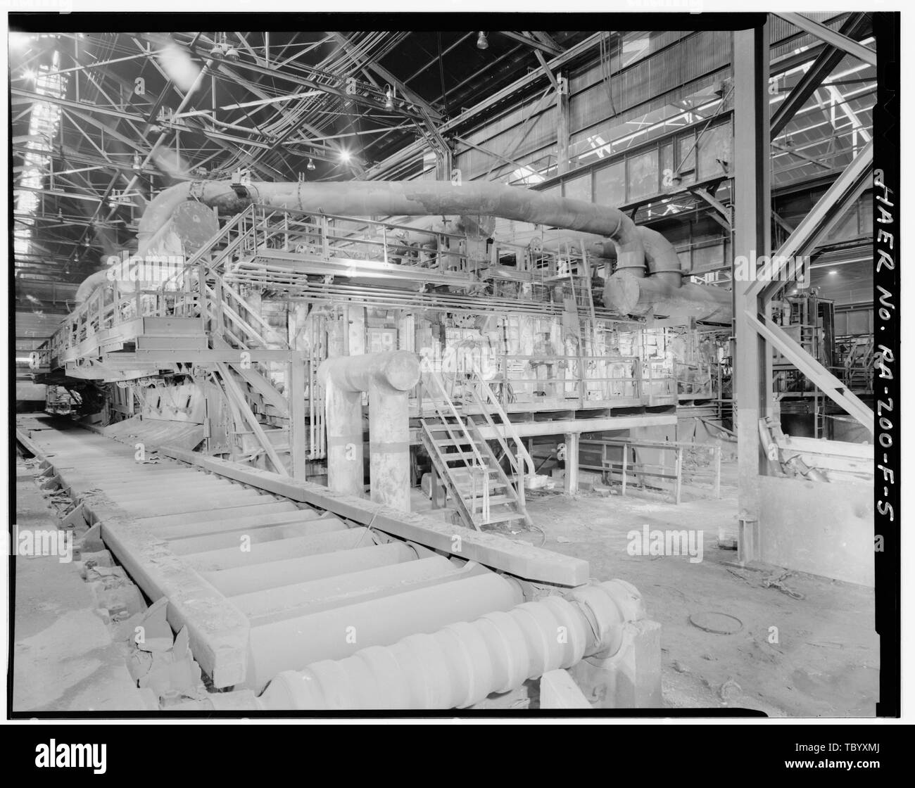 No. 1 soletta continua forno di riscaldo del 160' mulino a piastra. Stati Uniti Acciaio opere Homestead, 160 mulino a piastra, lungo il fiume Monongahela, Homestead, Contea di Allegheny, PA Impianto di difesa Corporation negli Stati Uniti Steel Corporation Mesta Machine Company General Electric Company di Westinghouse Electric Company Selas Corporation Amsler Morton Company Lowe, Jet, fotografo Stupich, Martin, fotografo Foto Stock