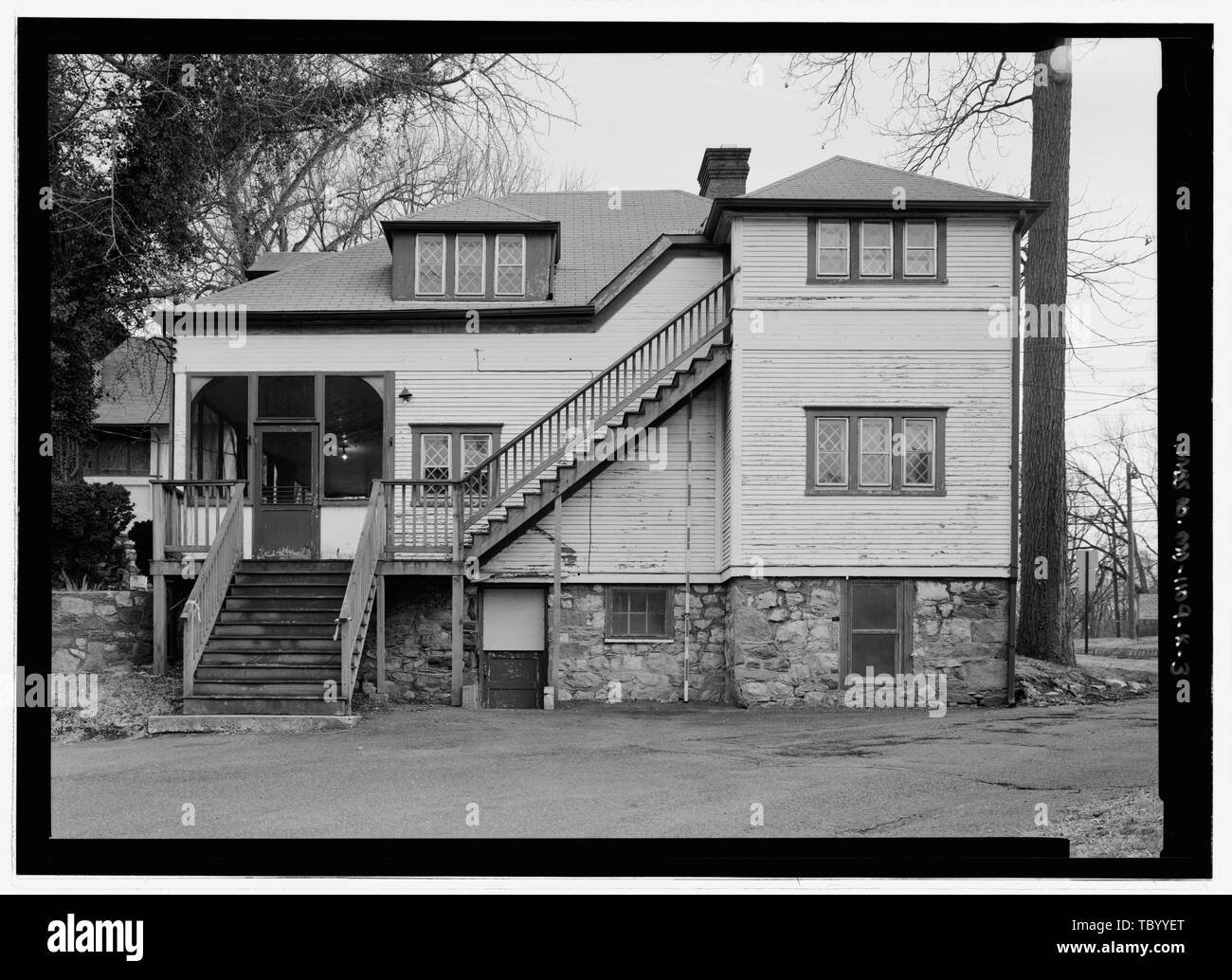 Elevazione del nord, con scala Parco Nazionale Seminario, Bungalow giapponese, 2801 Linden Lane, Silver Spring, Montgomery County, MD Chi Omicron Pi (ChiOPi) sorority Cassedy, John Irving, UN PREZZO, Virginia B, trasmettitore Ott, Cynthia historian Boucher, Jack e fotografo, Prezzo, Virginia B, trasmettitore Lavoie, Catherine C, responsabile di progetto Foto Stock