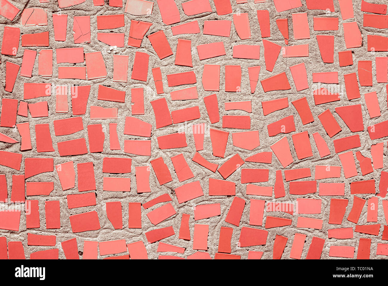 Primo piano della moda di corallo astratto colorato mosaico di piastrelle di ceramica di sfondo modellato Foto Stock