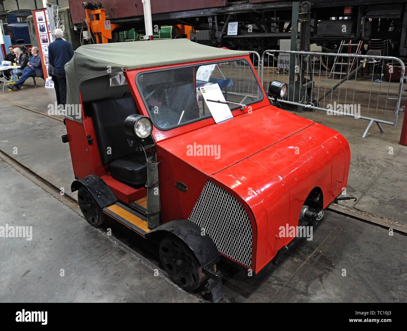 Vintage automotrici ferroviarie per gli ingegneri di pista sul display a Chasewater Light Railway, Cannock Foto Stock