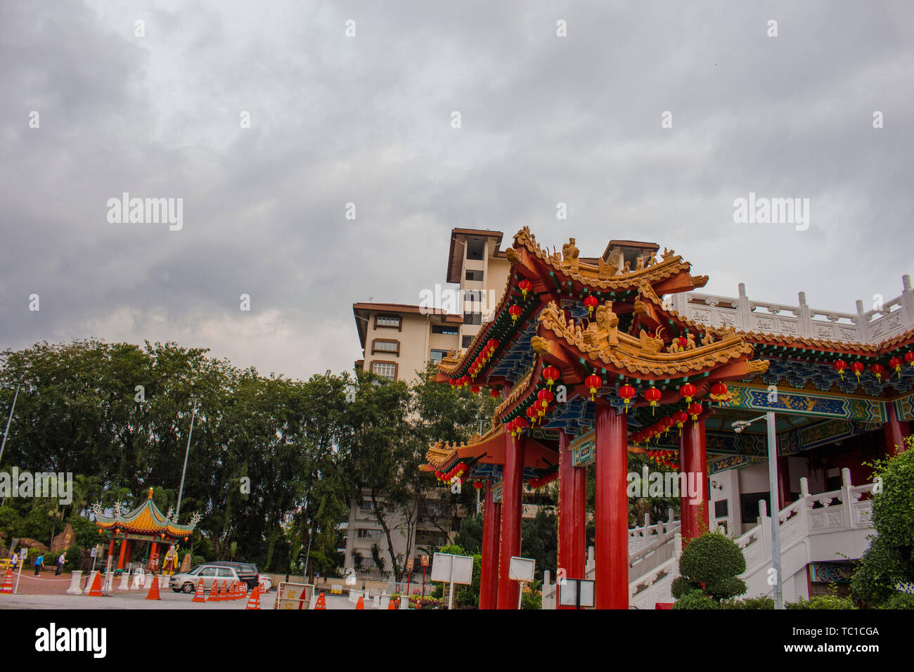 Thean Hou Tempio decorato con lanterna per la celebrazione del Capodanno cinese durante il Sunrise e ora d'oro, Foto Stock