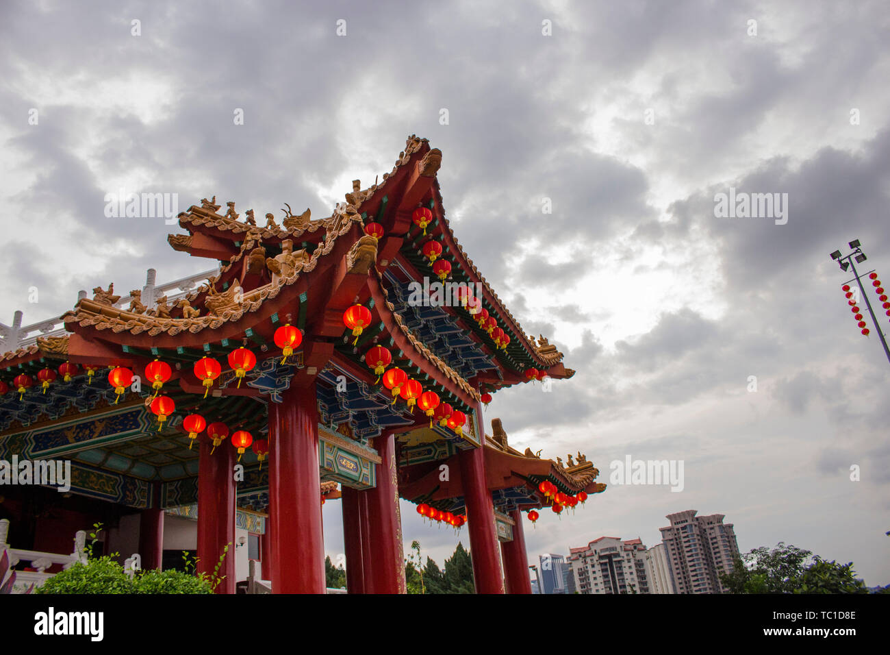 Thean Hou Tempio decorato con lanterna per la celebrazione del Capodanno cinese durante il Sunrise e ora d'oro, Foto Stock