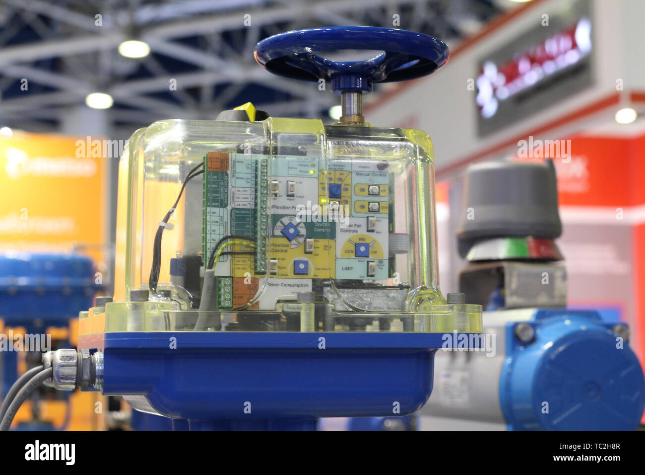 Speciale design della valvola per il comando automatico di liquido e di flussi gassosi di petrolio, prodotti petroliferi, prodotti chimici, gas, vapore, acqua e altri med Foto Stock