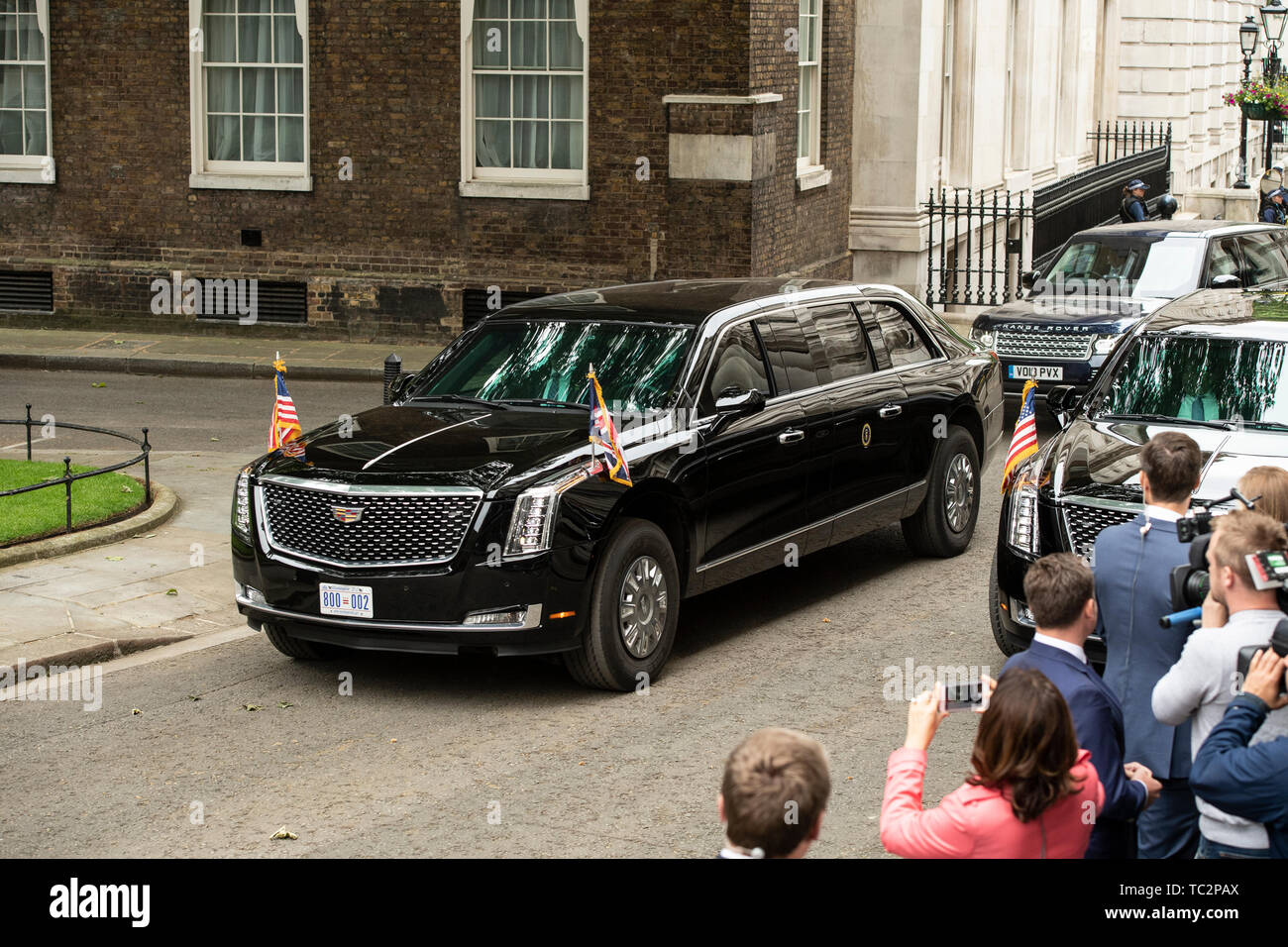 Londra, Regno Unito. Il 4 giugno, 2019. Stati Uniti Presidente Donald Trump arriva nella sua Presidential corteo di automobili per 10 di Downing Street per un incontro il secondo giorno di U.S. Il presidente e la First Lady del tre-giorni di visita di Stato. Gary Mitchell/Alamy Live News. Foto Stock