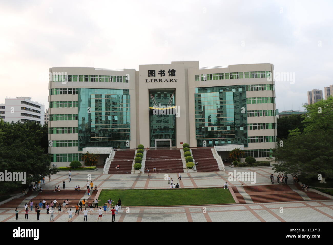 La scultura in corso di sviluppo del Guangdong Institute of Petroleum e tecnologia chimica Foto Stock