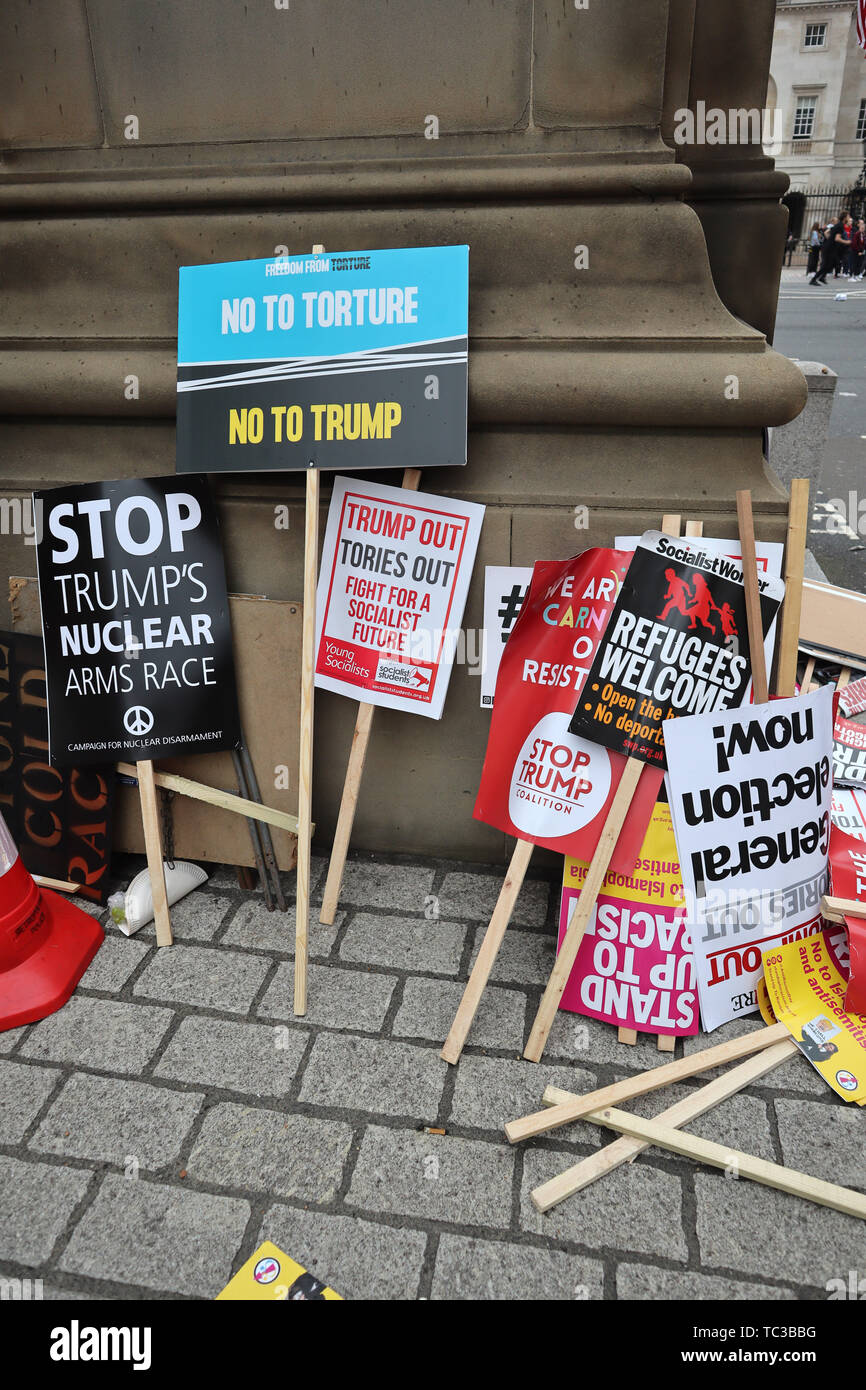 Trump protesta banner, Stati Uniti d'America visita presidenziale per il Regno Unito, Whitehall, LONDRA, REGNO UNITO, 04 giugno 2019, Foto di Richard Goldsc Foto Stock
