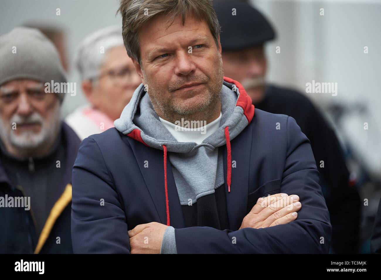 Il candidato Robert Habeck, presidente federale di BUNDNIS 90/Die GRUNEN, parla di una campagna elettorale comparsa sul Jesuitenplatz a Koblenz Foto Stock