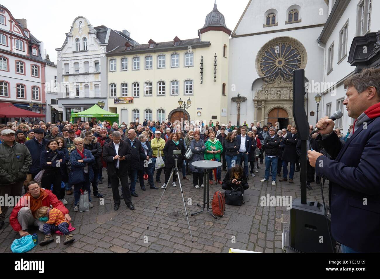 Il candidato Robert Habeck, presidente federale di BUNDNIS 90/Die GRUNEN, parla di una campagna elettorale comparsa sul Jesuitenplatz a Koblenz Foto Stock