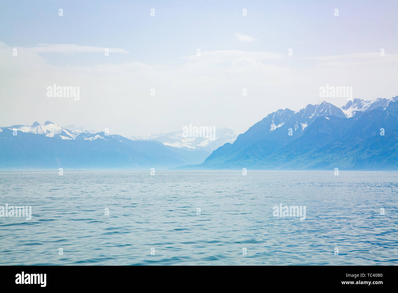 Incredibili montagne delle Alpi presso il Lago di Ginevra in Svizzera Foto Stock