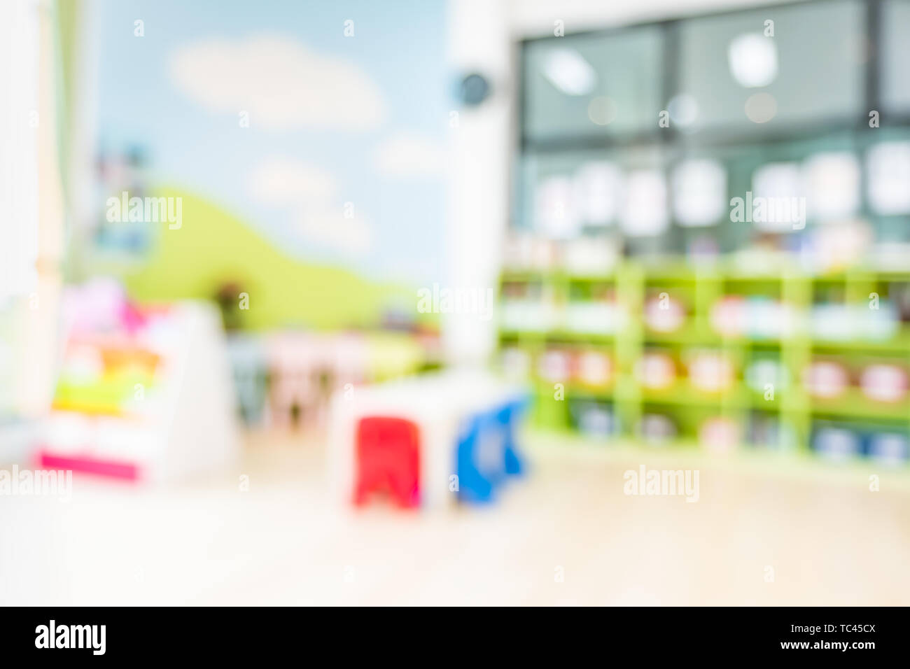 Libreria di sfocatura kindergarten scuola sfondo con colore colorato Foto Stock