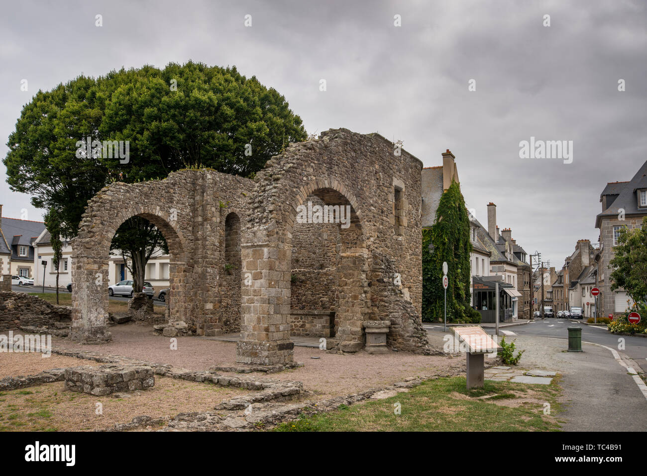 Resti della cattedrale medievale di Saint Pierre d'Alet (Aleth), Saint Malo, Bretagna Francia Foto Stock