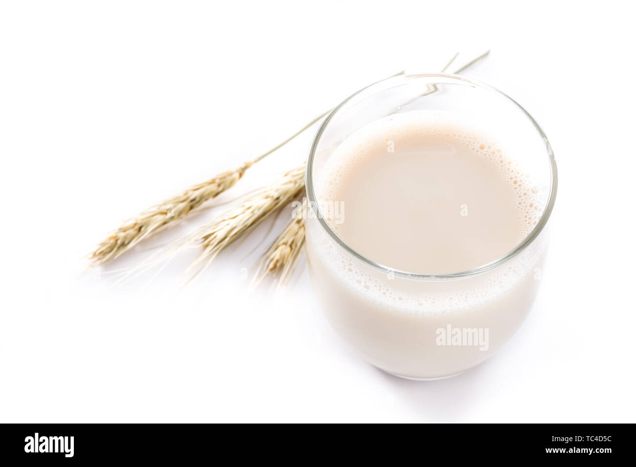 Avene latte in una bottiglia sul tavolo di legno Foto Stock