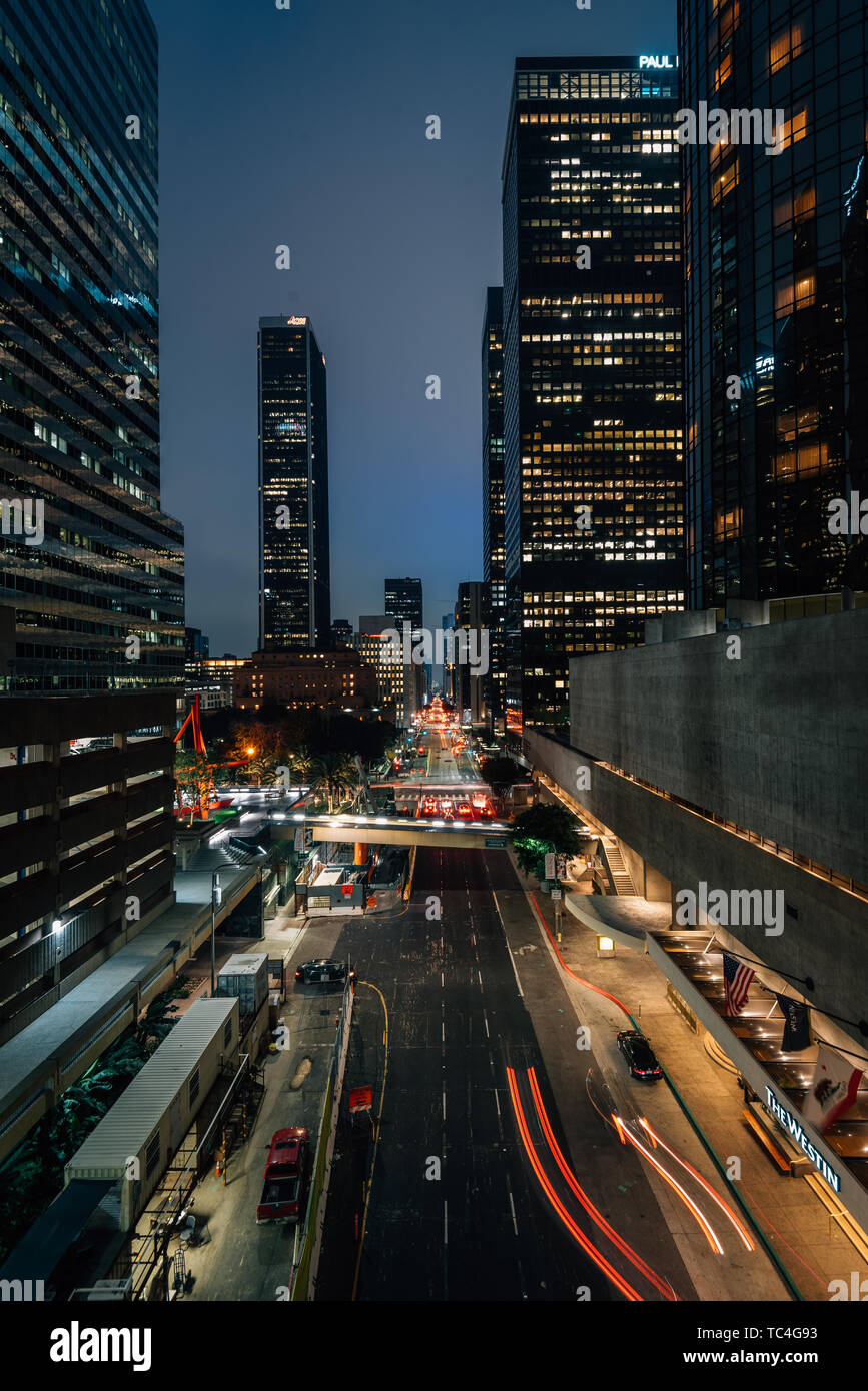 Paesaggio urbano moderno Vista notte nel centro di Los Angeles in California Foto Stock