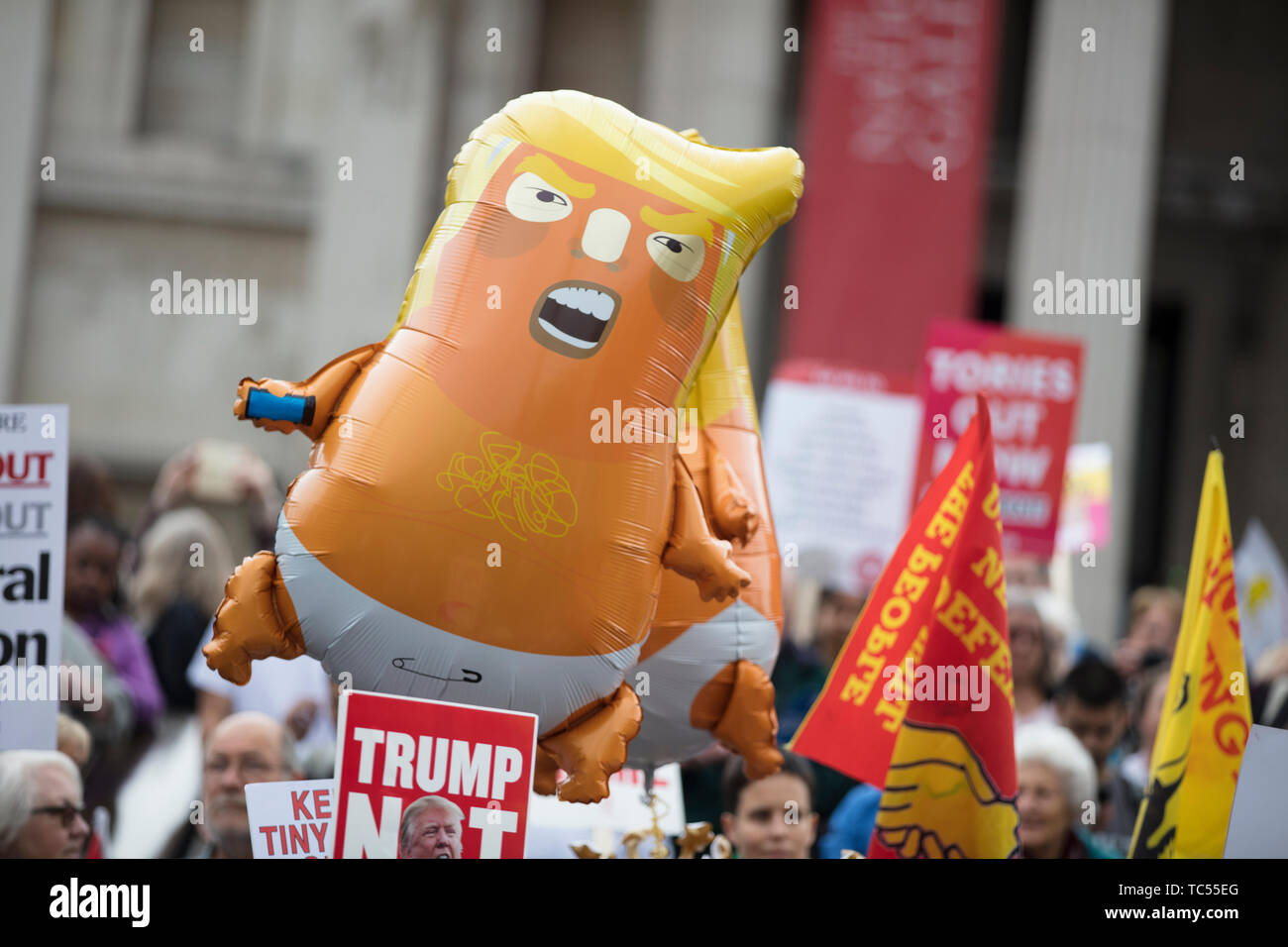 LONDON, Regno Unito - 4 giugno 2019: Baby Donald Trump palloni di elio durante un Anti Trump rally nel centro di Londra Foto Stock