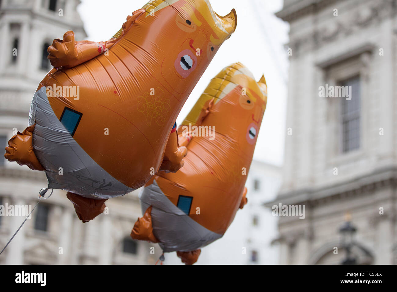 LONDON, Regno Unito - 4 giugno 2019: Baby Donald Trump palloni di elio durante un Anti Trump rally nel centro di Londra Foto Stock