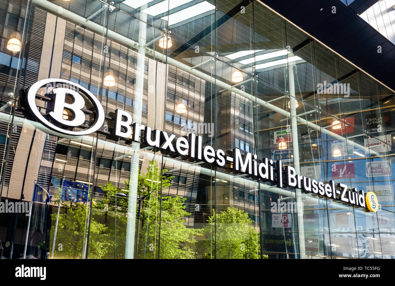 Vista ravvicinata del segno sulla parte anteriore del Brussels-South stazione ferroviaria Bruxelles in Belgio. Foto Stock