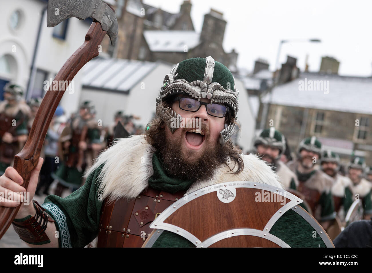 Lerwick, isole Shetland, Scotland, Regno Unito. Il 29 gennaio 2019. Up Helly Aa viking festival di fuoco che è unica per le Shetland e tiene l'ultimo martedì di Foto Stock