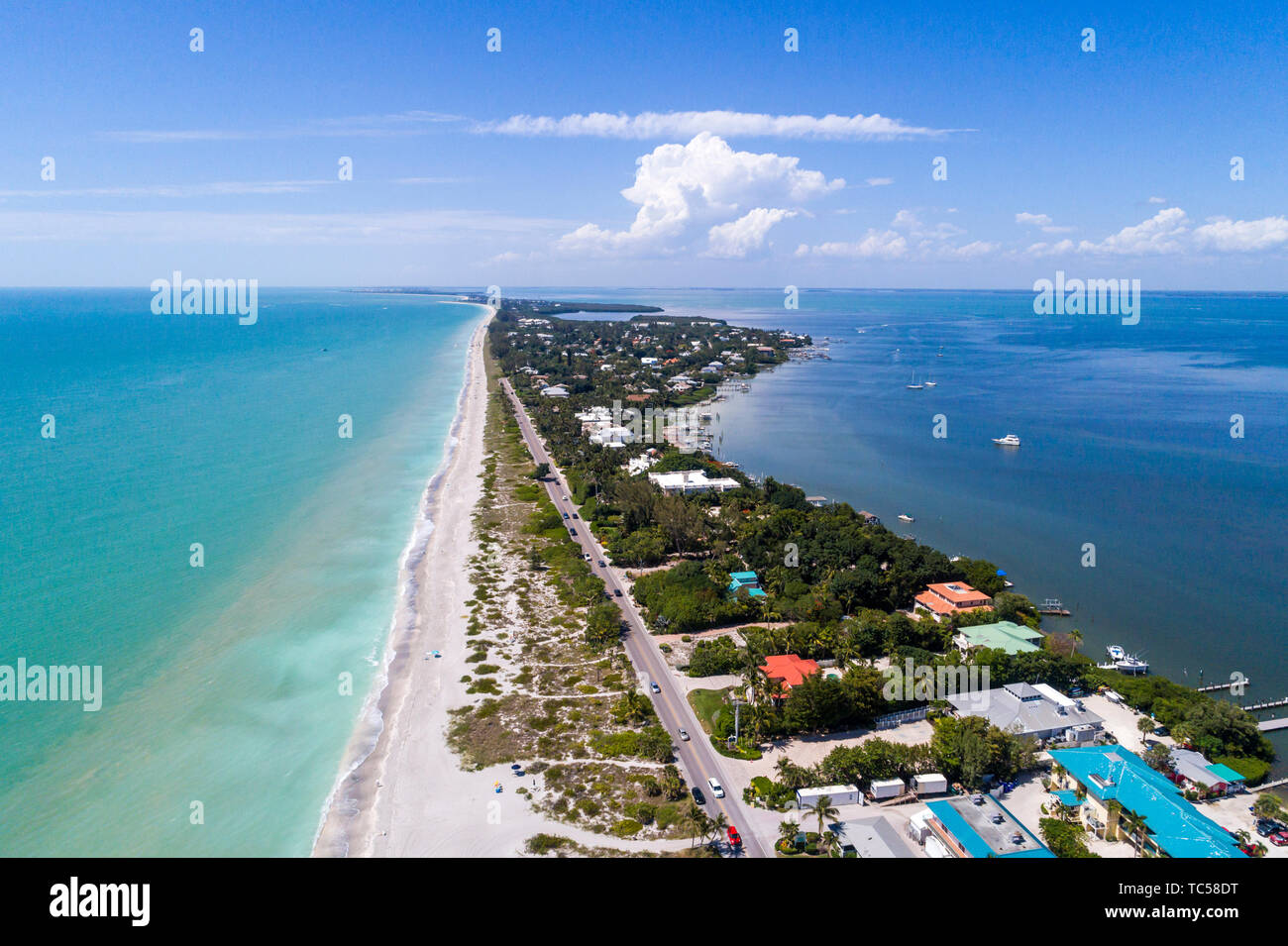 Captiva Island Florida, Pine Island Sound Golfo del Messico spiaggia Roosevelt Channel, vista aerea dall'alto, FL190508d15 Foto Stock