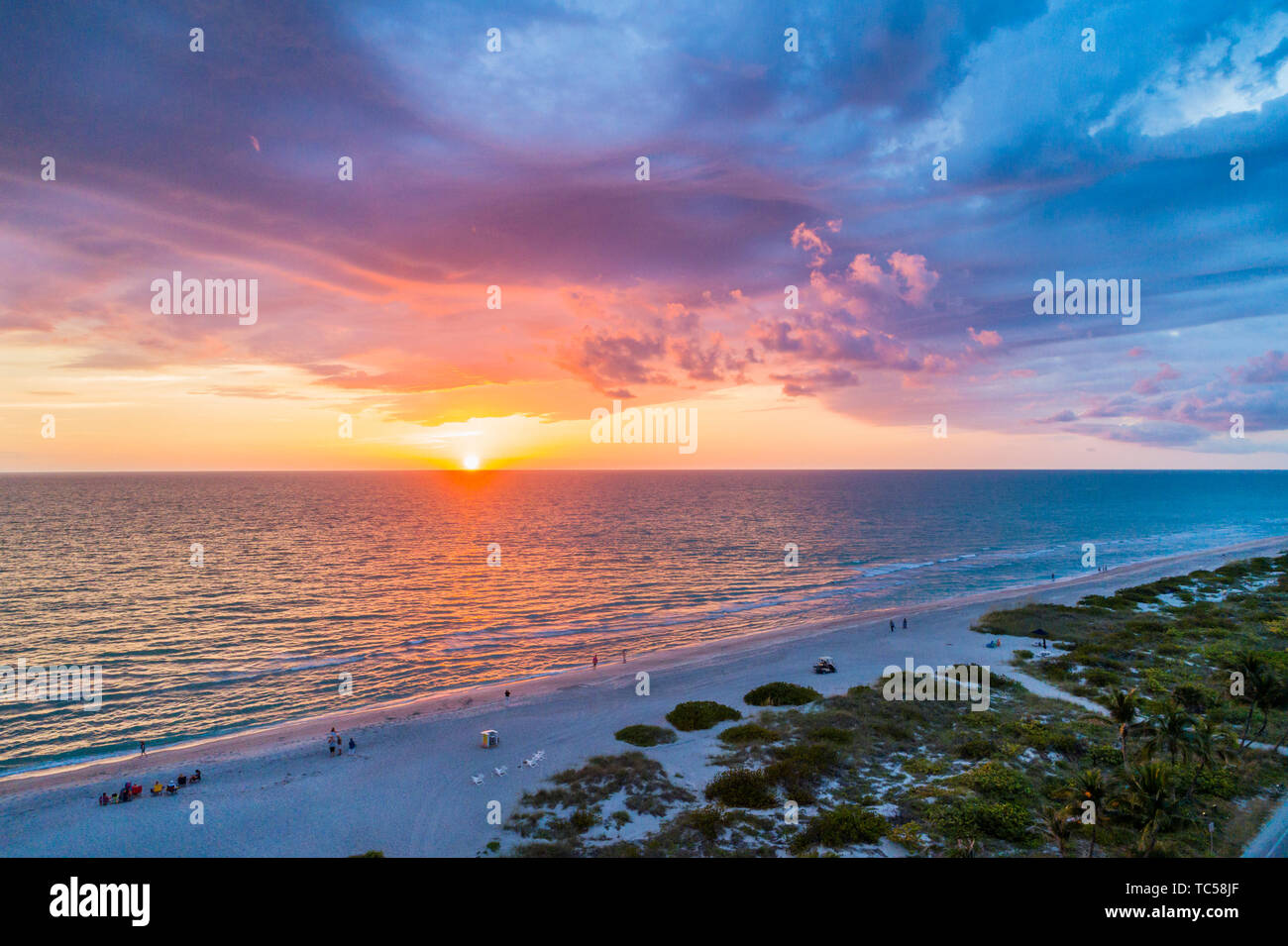 Captiva Island Florida, Golfo del Messico spiaggia tramonto nuvole acqua cielo, vista aerea, FL190508d24 Foto Stock