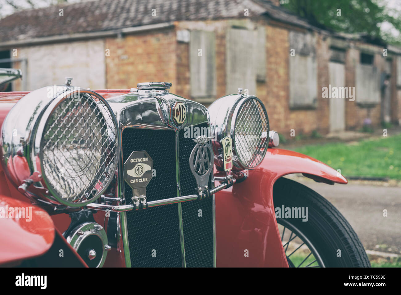 1934 MG auto estremità anteriore a Bicester Heritage Centre, 'Drive giorno' Bicester, Oxfordshire, Inghilterra. Vintage filtro applicato Foto Stock