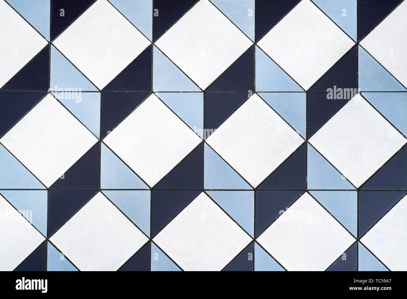 Cubo 3D di piastrelle a mosaico. Tre geometrica cubo dimensionale piastrelle per pavimento. Londra, Inghilterra Foto Stock